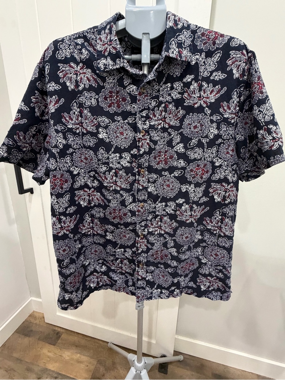 Banana Republic Men's Navy Floral Short-Sleeve Button-Up Shirt